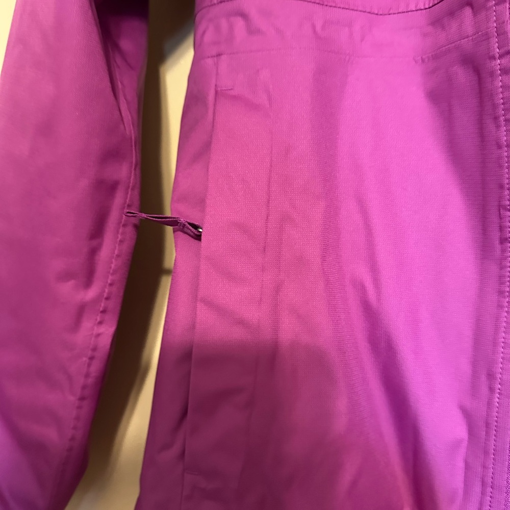The North Face Big Girls'  Size XL Hooded Purple Rain Jacket. - Picture 5 of 10